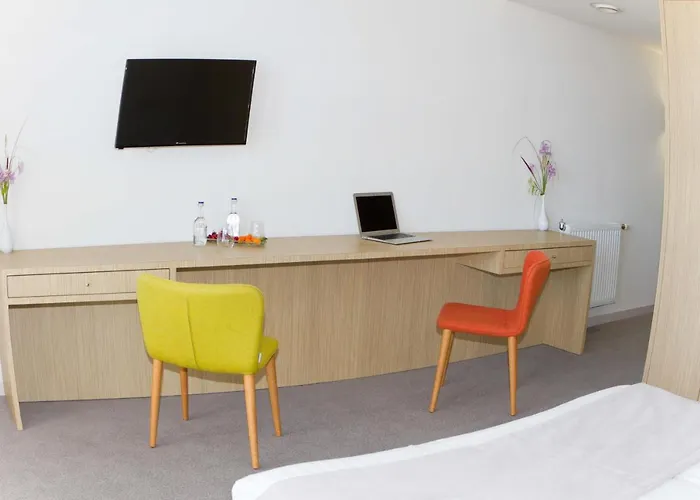Bourquin - Lycee Hotelier Christian Bourquin 호텔 *